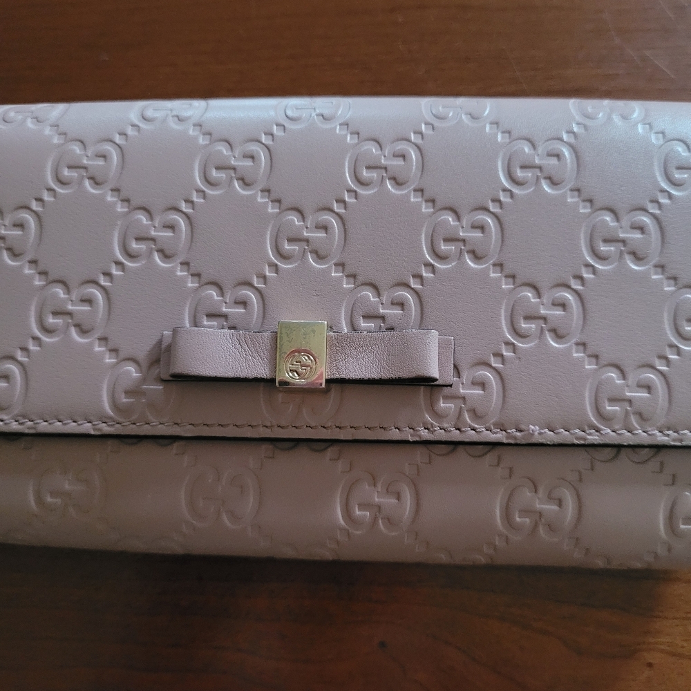 Gucci Mauve colored flap wallet